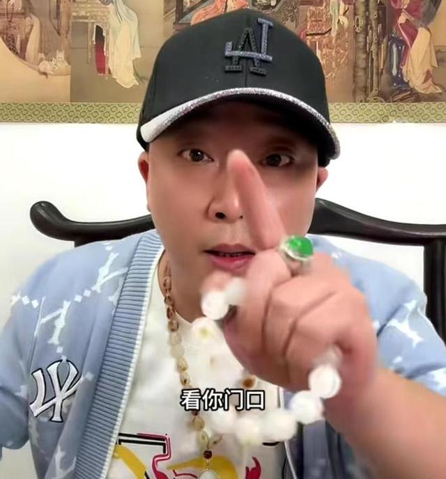 闹大了！柴怼怼骂胖东来卖玉石暴利，河南玉石商出手
，直接掀老底