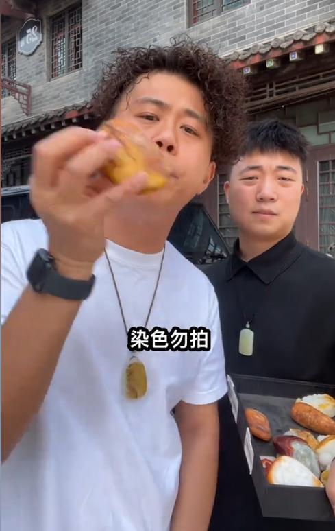 闹大了！柴怼怼骂胖东来卖玉石暴利，河南玉石商出手
，直接掀老底