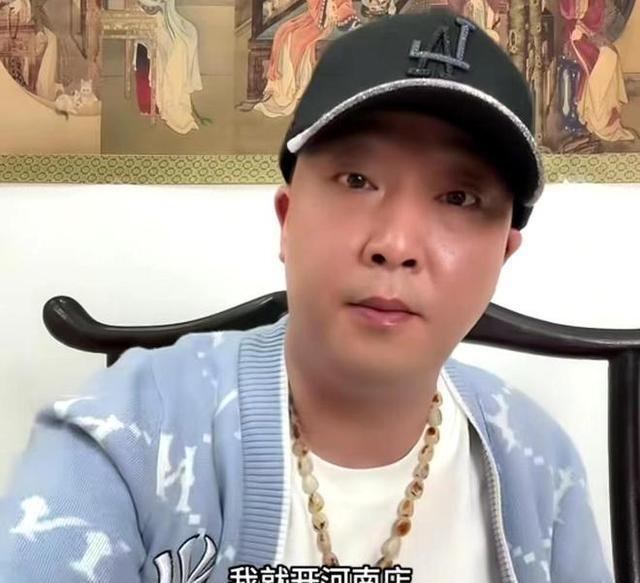 闹大了！网红骂胖东来卖玉石暴利，河南玉石商脱手，把他老底掀了