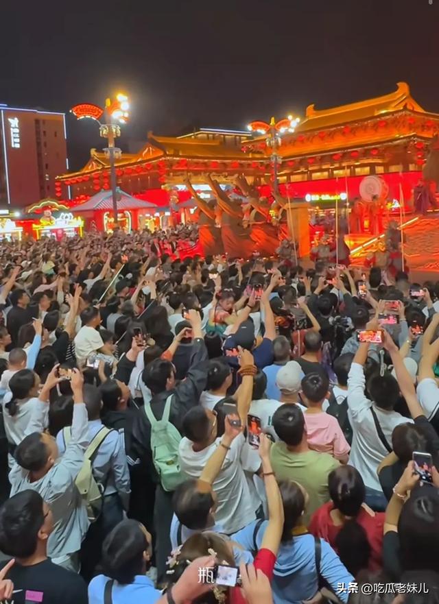 五一假期十大“人海地狱”景点曝光！第1名破晓3点挤到崩溃！