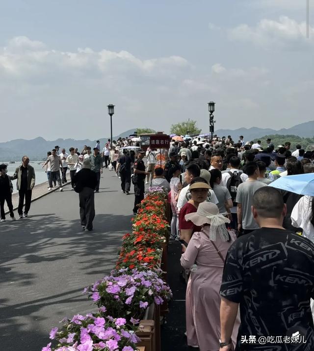 五一假期十大“人海地狱”景点曝光！第1名破晓3点挤到崩溃！