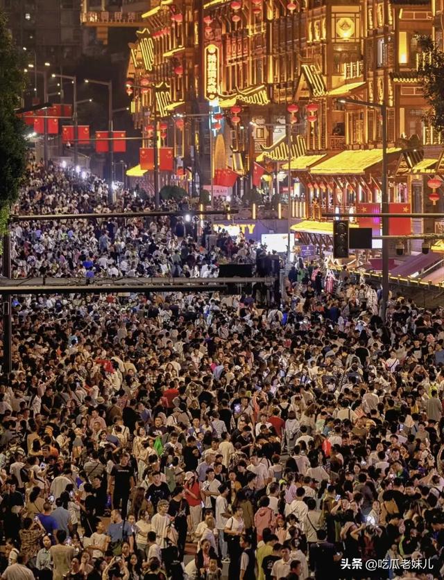 五一假期十大“人海地狱”景点曝光！第1名破晓3点挤到崩溃！