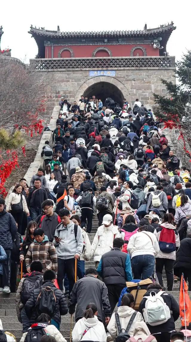 五一被骂最惨六大景区：泰山榜上有名，洛阳令人失望
，第一太过分