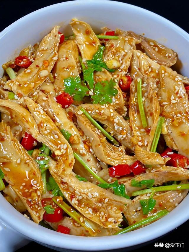 天热不爱做饭！尝尝
这6道家常凉拌菜，喷鼻
辣开胃，下酒下饭