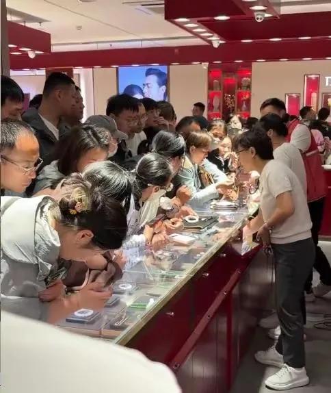 胖都来拆除明星横幅 超市空旷无人 三德子发文道歉 各年夜

明星关闭评论