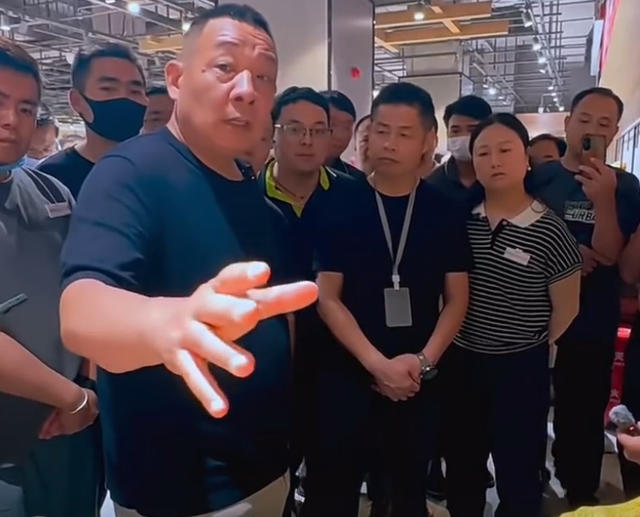 6位明星站台，开业5天却凉凉？胖东来仅一招，就给全部企业提了醒