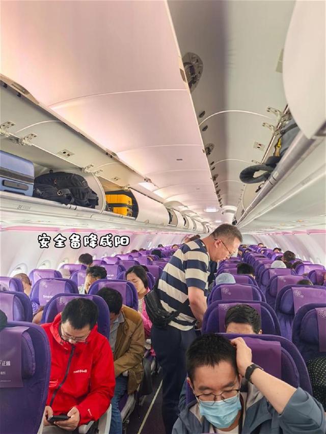 上海飞银川客机触地复飞紧急备降西安，亲历者：不少搭客都吐了，安全员说如果硬降机翼或被拍断