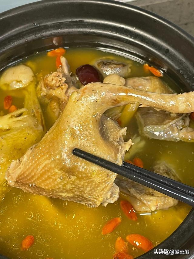 “睡不好，轻易老”，发起大家：4种食物要常吃，安神助眠睡得喷鼻
