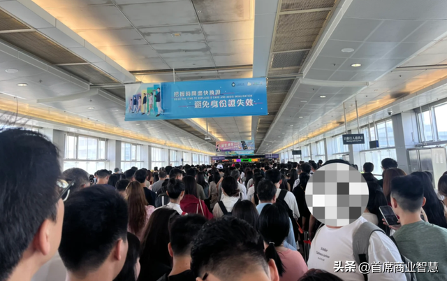 90万人挤爆！30块游香港，连港人都看傻：没有酒店记载不许入境