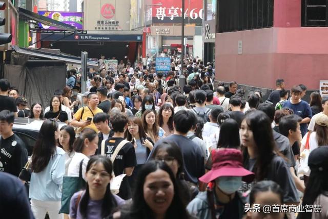 90万人挤爆！30块游香港，连港人都看傻：没有酒店记载不许入境