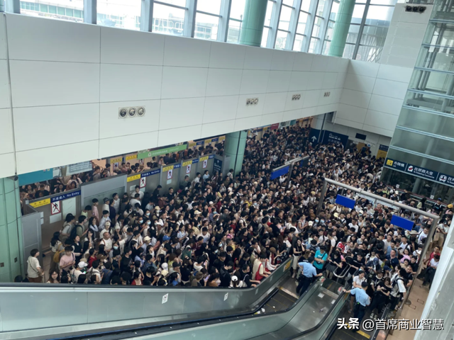 90万人挤爆！30块游香港，连港人都看傻：没有酒店记载不许入境