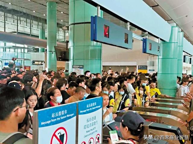 90万人挤爆！30块游香港，连港人都看傻：没有酒店记载不许入境