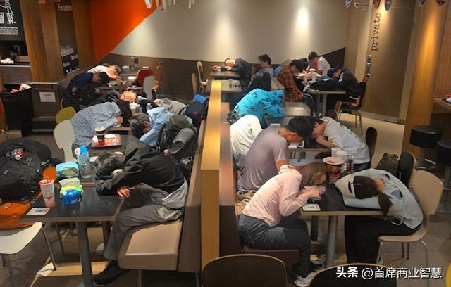 90万人挤爆！30块游香港，连港人都看傻：没有酒店记载不许入境