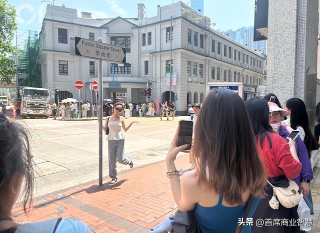 90万人挤爆！30块游香港，连港人都看傻：没有酒店记载不许入境