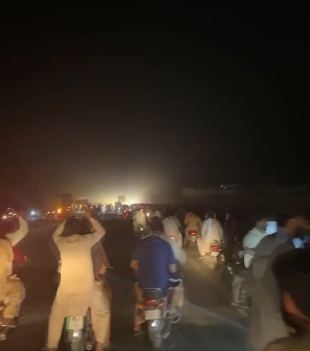突发！印度向巴基斯坦三地发射导弹，巴方誓言回应！两架印空军战机被击落，巴方全国空域封闭
48小时