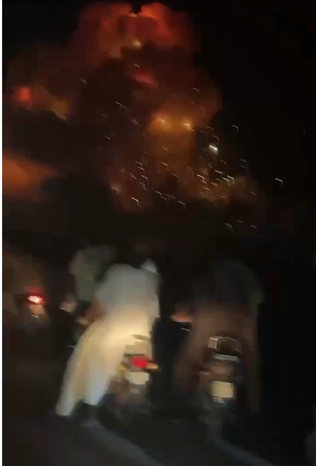 突发！印度向巴基斯坦三地发射导弹，巴方誓言回应！两架印空军战机被击落，巴方全国空域封闭
48小时