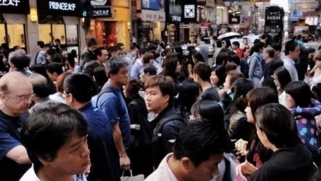91万内地游客
香港旅游被讽刺！港平易近
怒斥：好穷酸呀！搞得像难民营
