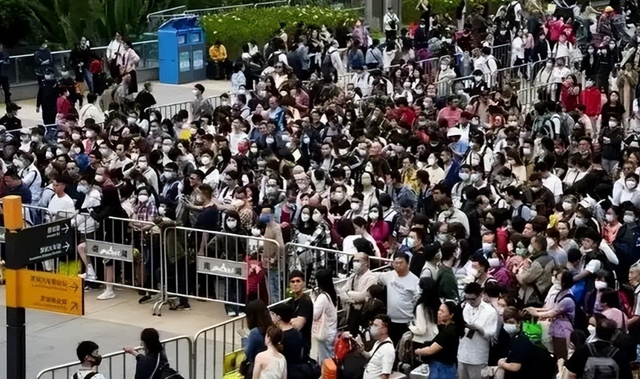 91万内地游客
香港旅游被讽刺！港平易近
怒斥：好穷酸呀！搞得像难民营
