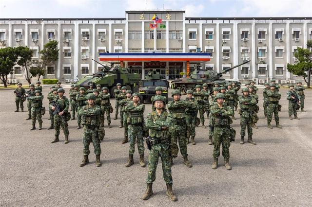 台41%受访者 “异常
乐意为台湾而战”，65%的受访者以为5年内台海发生

战争的大概
性不高；台军召训2万后备武士