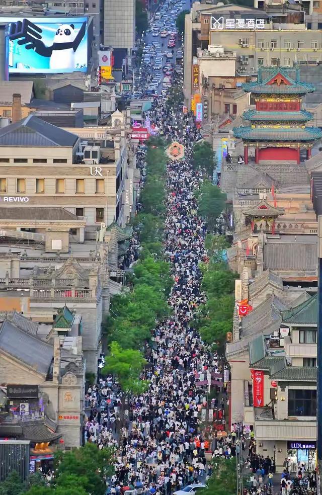 老太转身撞人案后续：法官被扒，法院连夜删文，青岛文旅5年白干