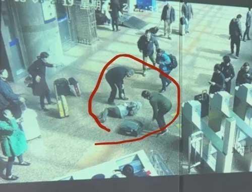 夫君撞倒转身老人后续：路人赔7万，法院删文，青岛文旅天塌了