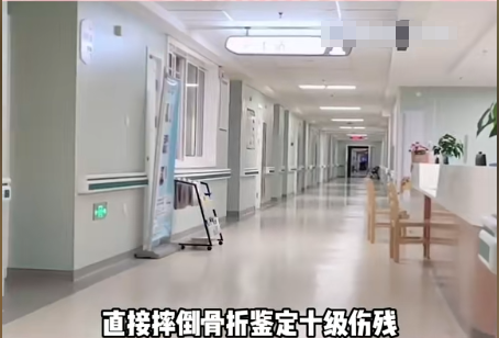 老人走路突然转身撞人，路人被判赔7万，中院关批评 青岛文旅陷落