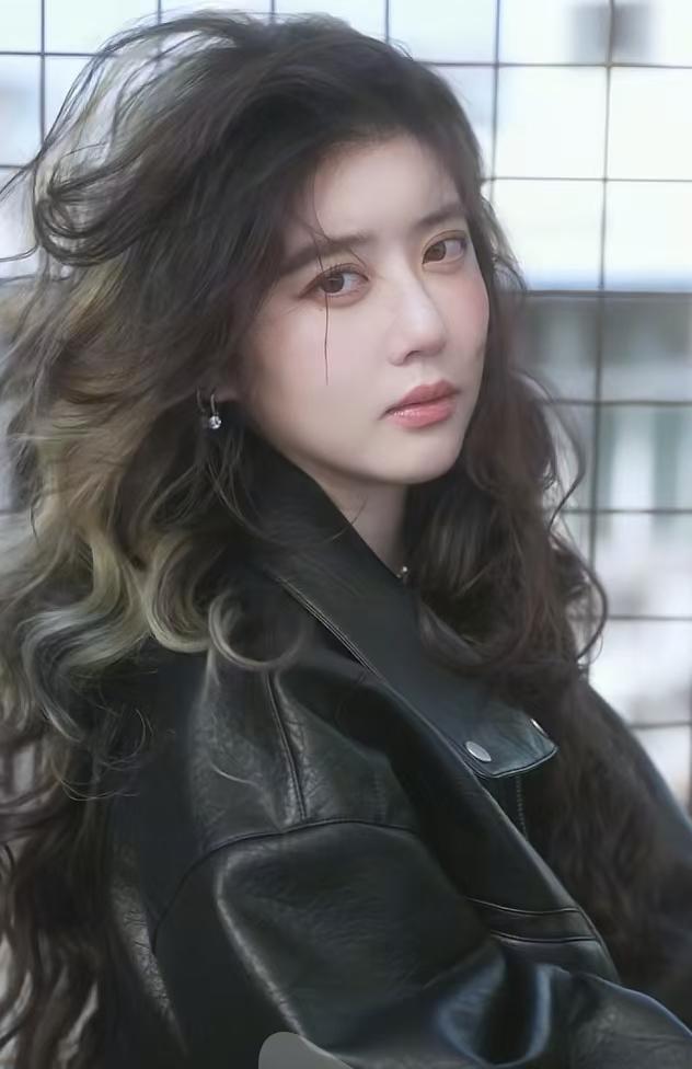 当红女星辱华录音曝光！剧组连夜将其除名，网友怒斥：滚出内娱！