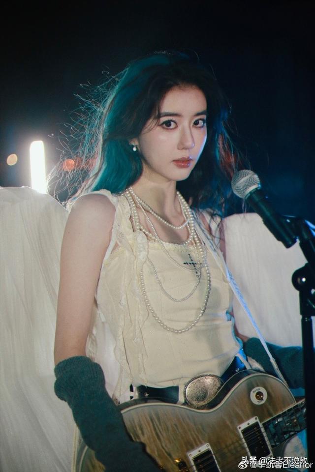 又见双面人！曝著名女星辱华，录音曝光痛骂中国人，遭剧方除名