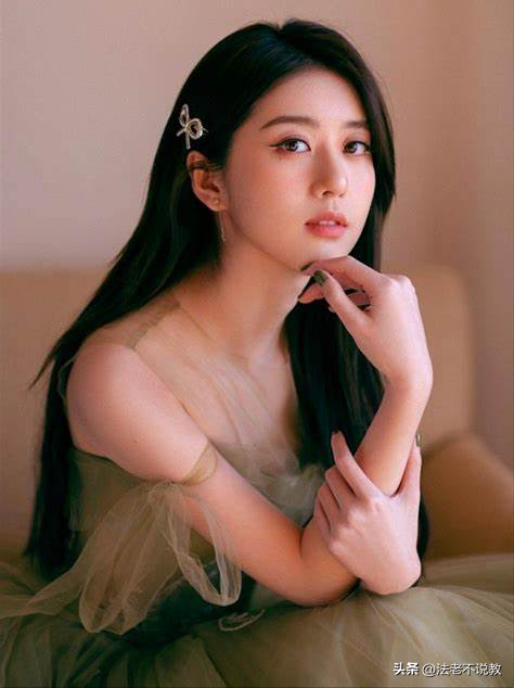 又见双面人！曝著名女星辱华，录音曝光痛骂中国人，遭剧方除名