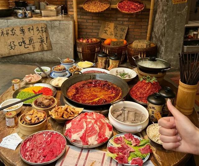 被逼到关店边沿，胖东来给餐饮业透露3个信号