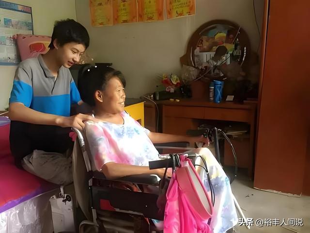 26岁庞众望母亲节告白！眼含泪水不知言语：妈，你看我做的，很好