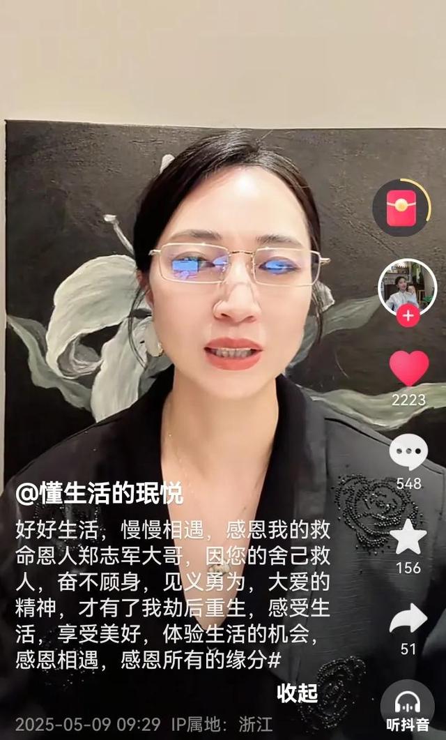 女子坠入深潭后续：登门拥抱恩人，看到送的东西后，网友：白救了