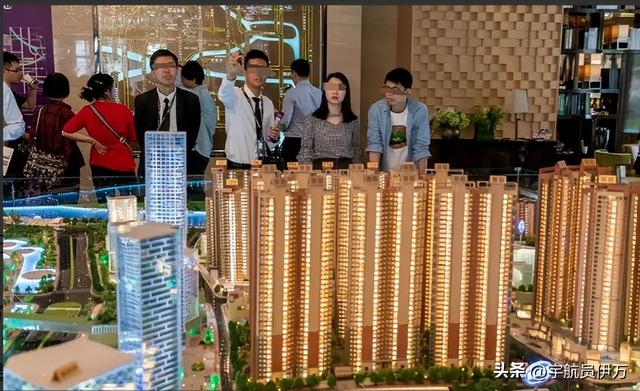 李嘉诚被检察才45天，令人担忧的事就产生
了！七折抛售房产惹争议