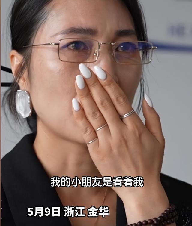 孙女士
被救后续：拥抱救命恩人，认作干哥，丈夫更是豪掷20万捐钱