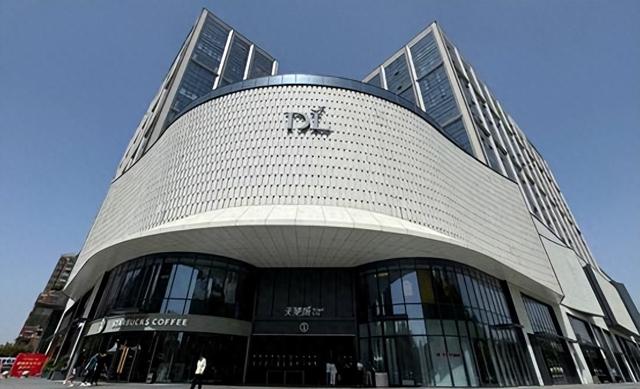 白酒界的隐形“冠军”：胖东来自由爱酒，年销量破5亿，凭啥？
