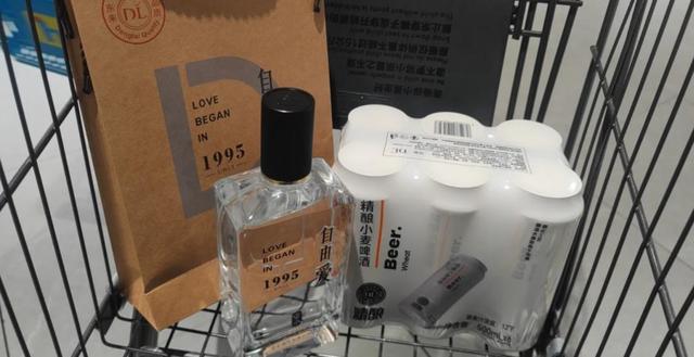 白酒界的隐形“冠军”：胖东来自由爱酒，年销量破5亿，凭啥？