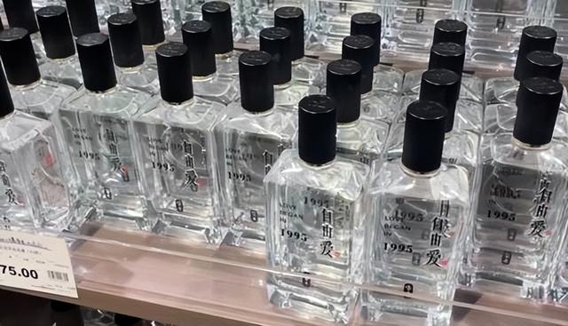 白酒界的隐形“冠军”：胖东来自由爱酒，年销量破5亿，凭啥？