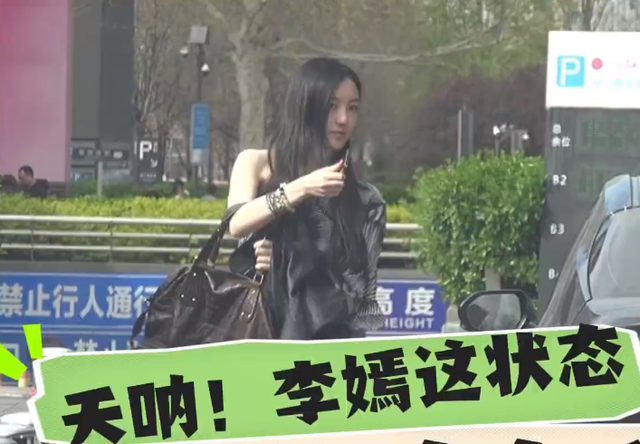 王菲19岁女儿近照曝光，逛奢侈品尽显富家令媛，兔唇修复效果惊艳