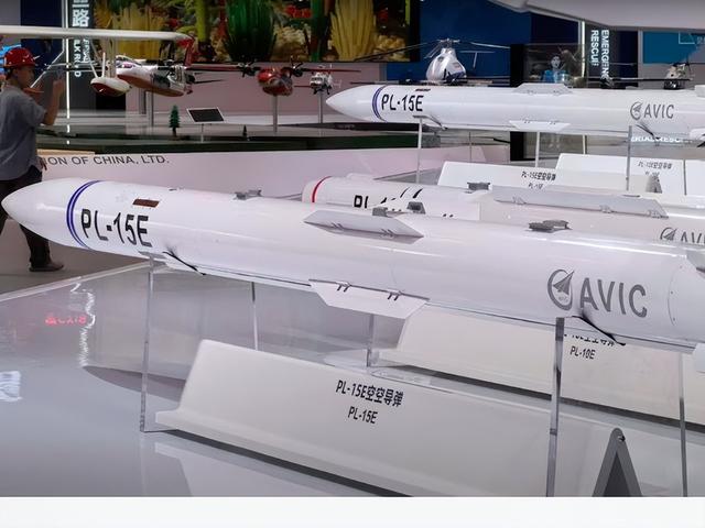 反抗
中国空军的致胜法宝？AIM-260初次亮相，性能
碾压中国PL-15？