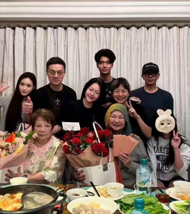 年夜
S生前带娃原生图曝光，比具俊晔老多了！逝世
前聊天
内容太催泪