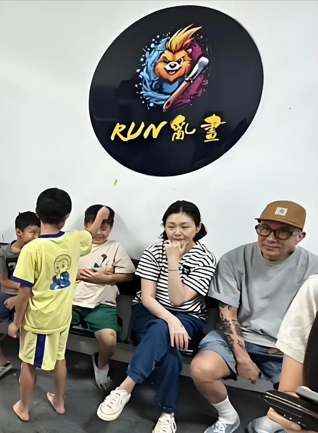 年夜
S生前带娃原生图曝光，比具俊晔老多了！逝世
前聊天
内容太催泪