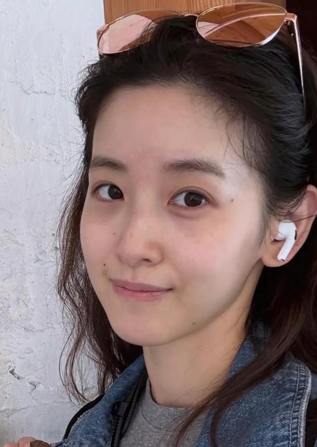 31岁章泽天素颜国外不雅
光，51岁刘强东亲手送外卖：俩人全都不装了