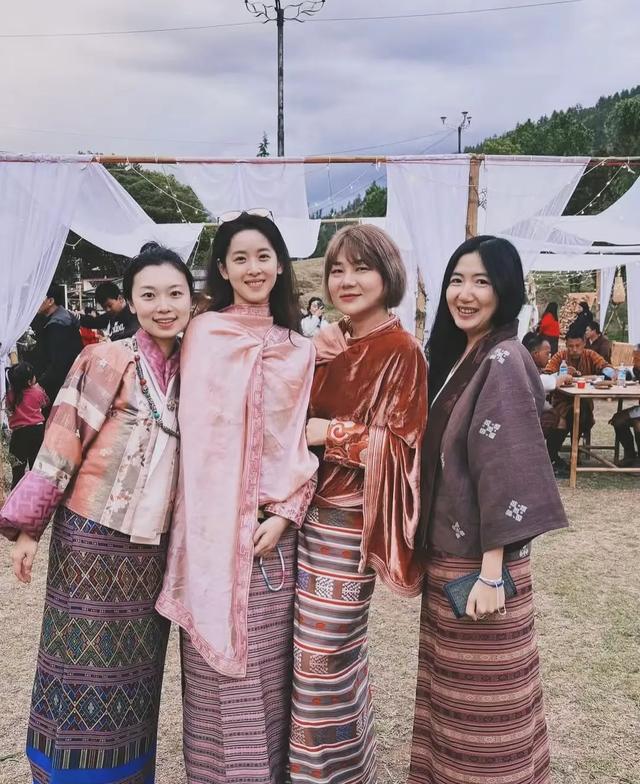 31岁章泽天素颜国外不雅
光，51岁刘强东亲手送外卖：俩人全都不装了