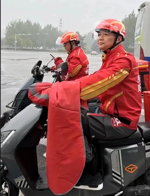31岁章泽天素颜国外不雅
光，51岁刘强东亲手送外卖：俩人全都不装了