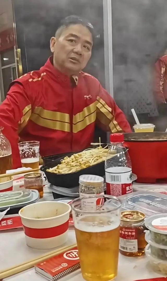 31岁章泽天素颜国外不雅
光，51岁刘强东亲手送外卖：俩人全都不装了
