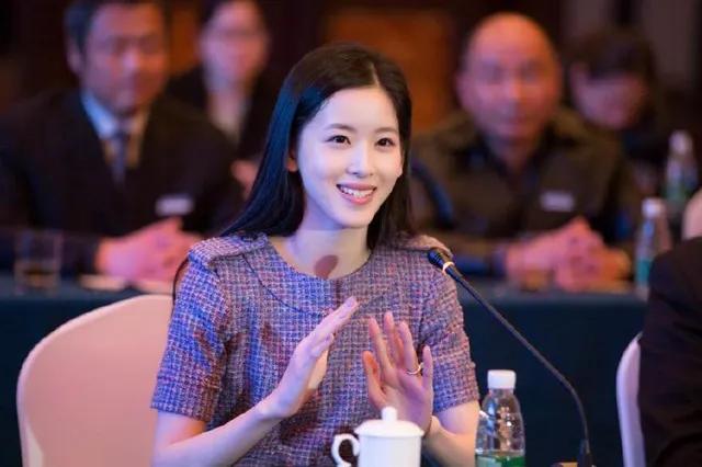 31岁章泽天素颜国外不雅
光，51岁刘强东亲手送外卖：俩人全都不装了