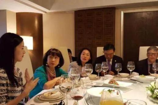 31岁章泽天素颜国外不雅
光，51岁刘强东亲手送外卖：俩人全都不装了