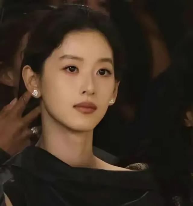 31岁章泽天素颜国外不雅
光，51岁刘强东亲手送外卖：俩人全都不装了