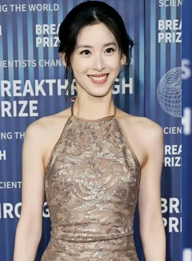 31岁章泽天素颜国外不雅
光，51岁刘强东亲手送外卖：俩人全都不装了