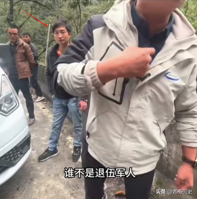 2男1女开救护车旅游后续：多方回应，男子身份曝光，难怪如此嚣张